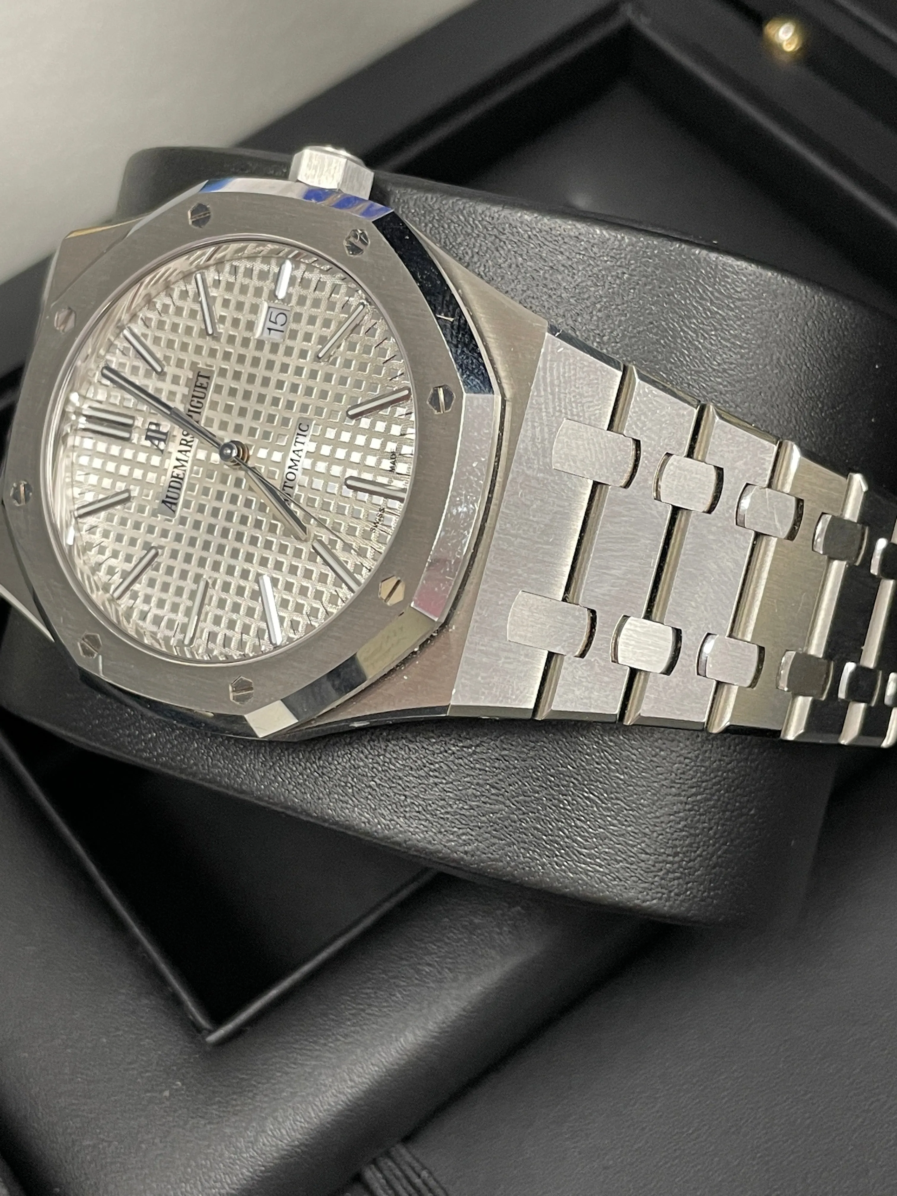 2018 Audemars Piguet Royal Oak White 41mm Stainless 15400ST.OO.1220ST.02 Watch