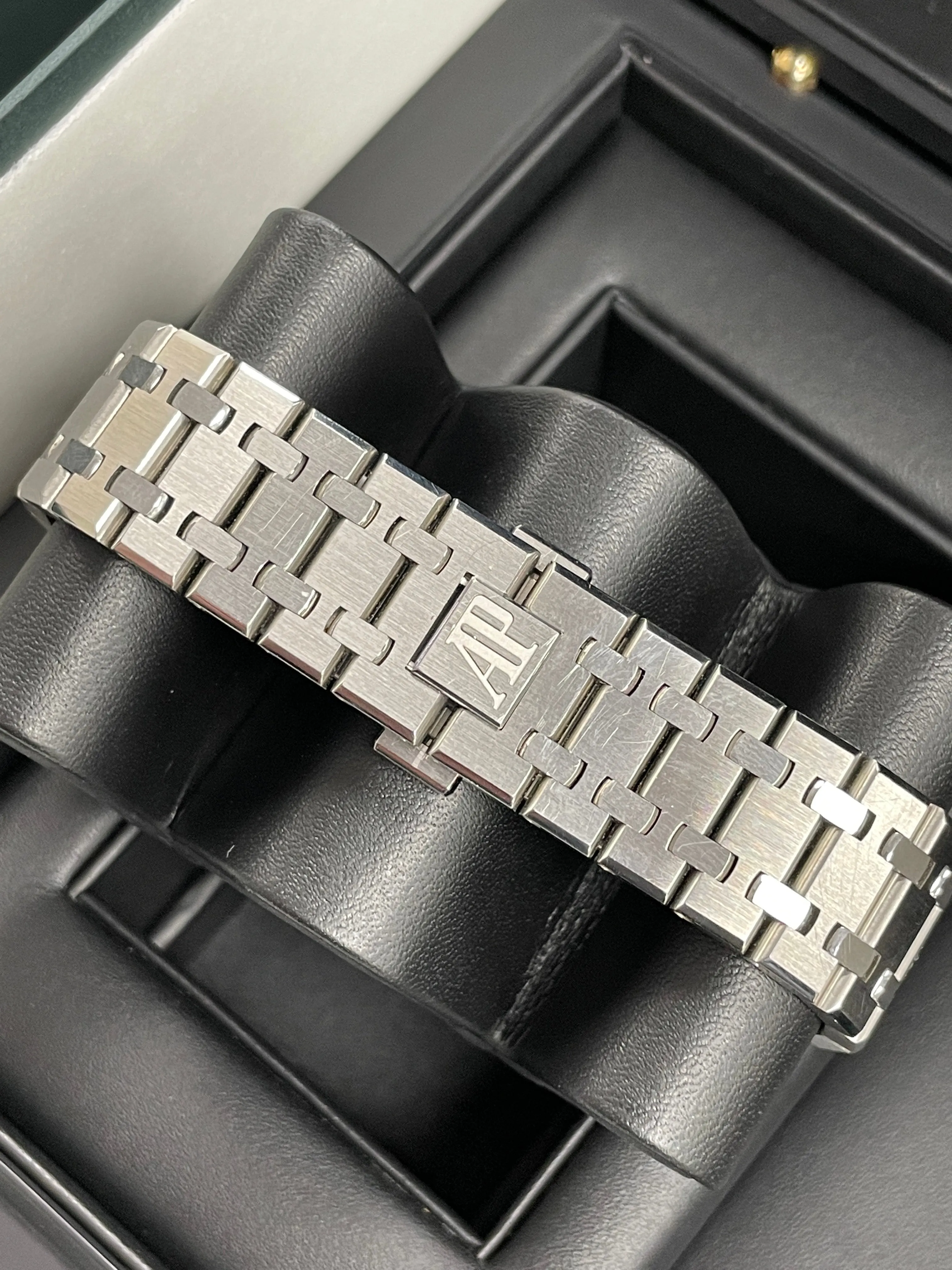 2018 Audemars Piguet Royal Oak White 41mm Stainless 15400ST.OO.1220ST.02 Watch