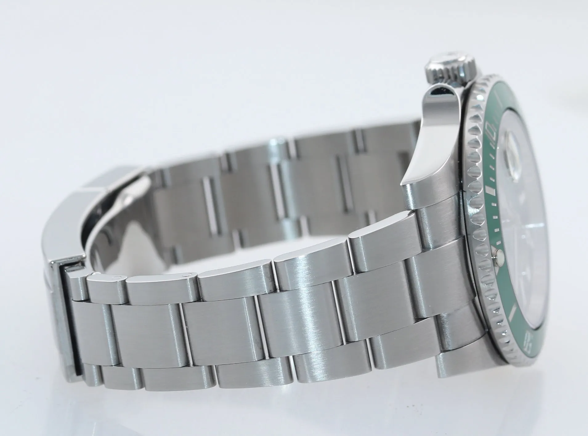 2019 DISCONTINUED Rolex Submariner Hulk 116610LV Green Ceramic Watch Box