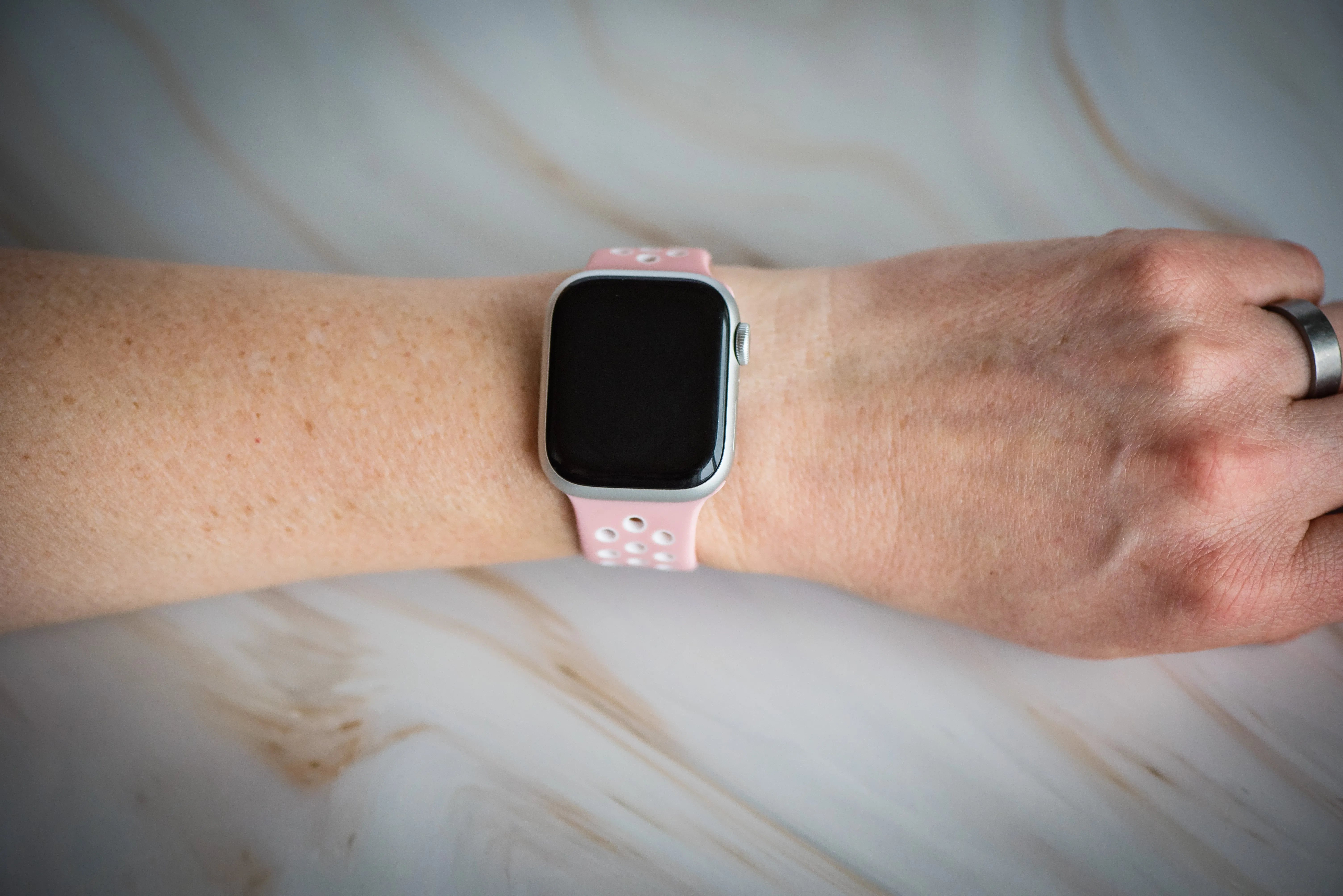Apple Band - Silicone Sport Buckle - Pink & White