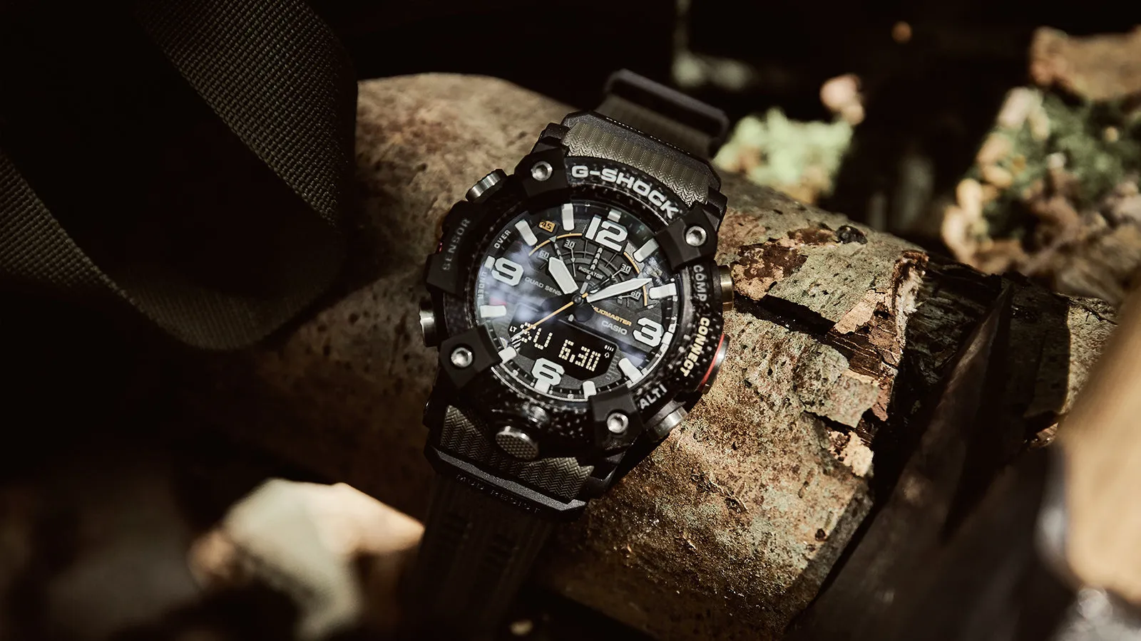 Casio G-Shock Master of G Mudmaster Men's Watch with Wearable4U Power Pack Bundle