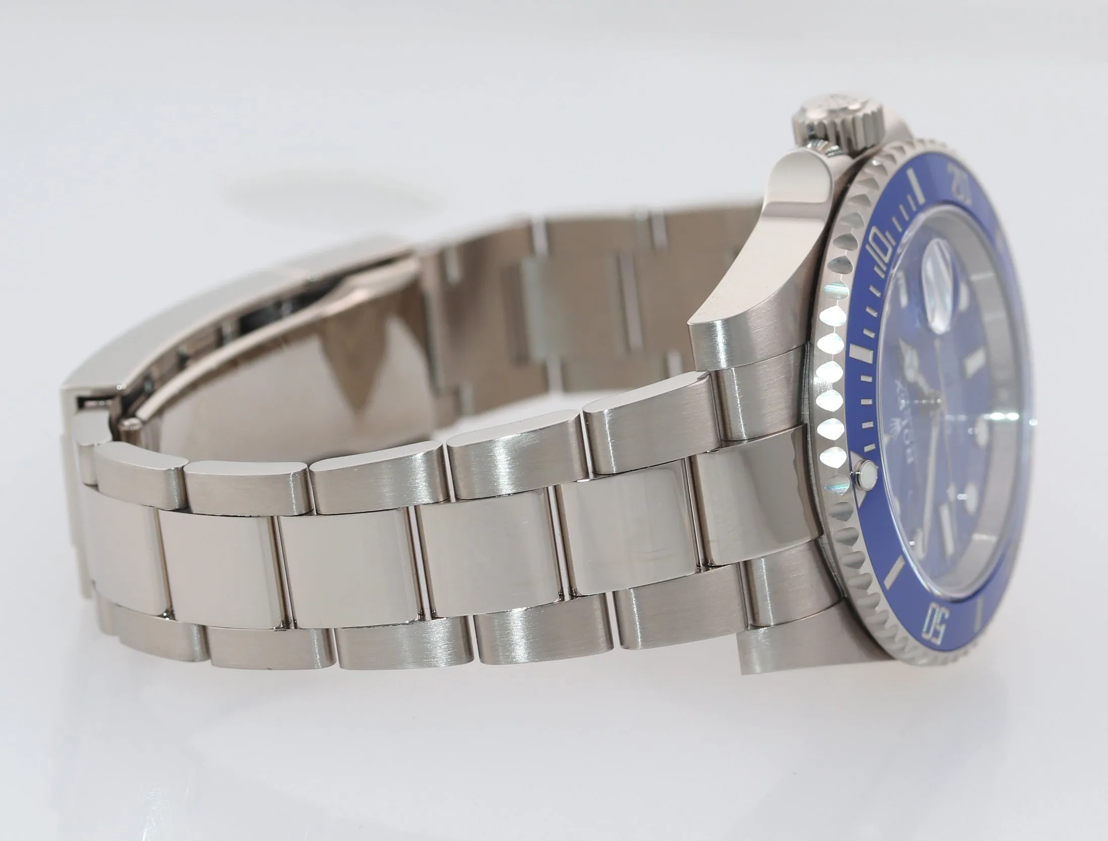 DISCONTINUED 2018 MINT Rolex Submariner Blue Smurf 116619 White Gold Watch Box