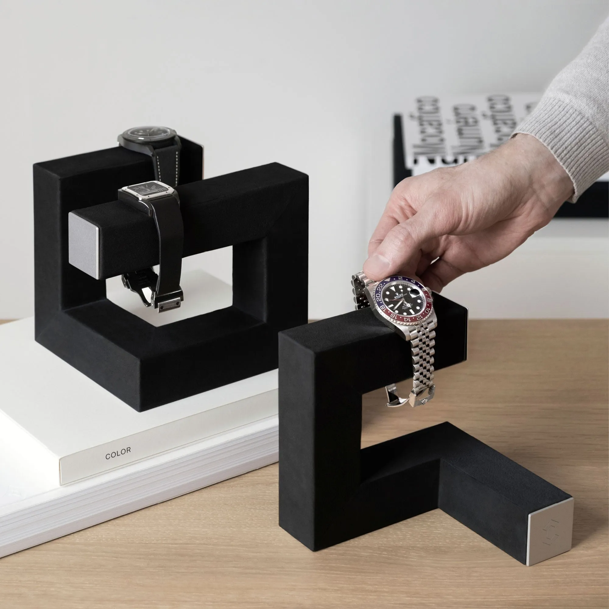 HUDSON 3 WATCH STAND - BLACK / GREY