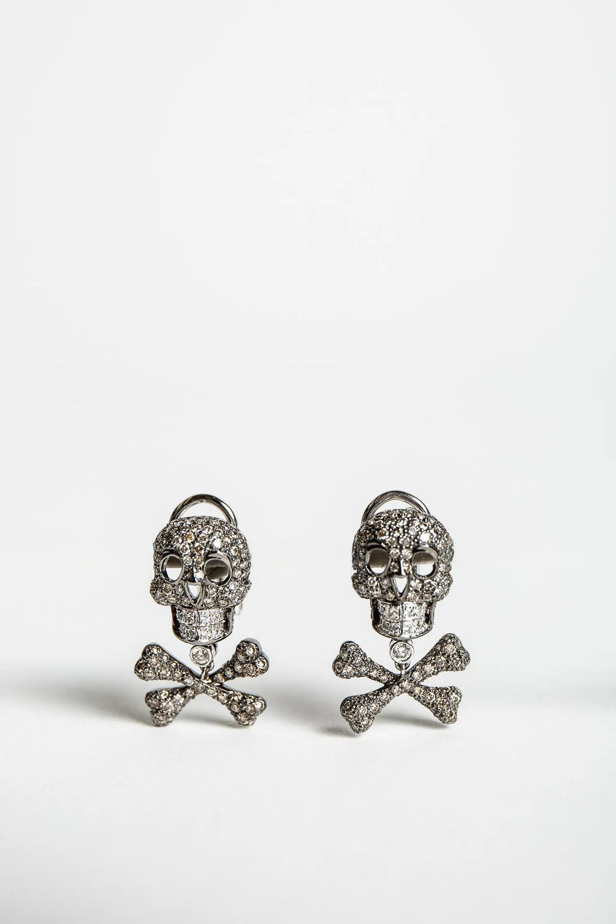 MAXFIELD PRIVATE COLLECTION | DIAMOND SKULLBONE EARRINGS