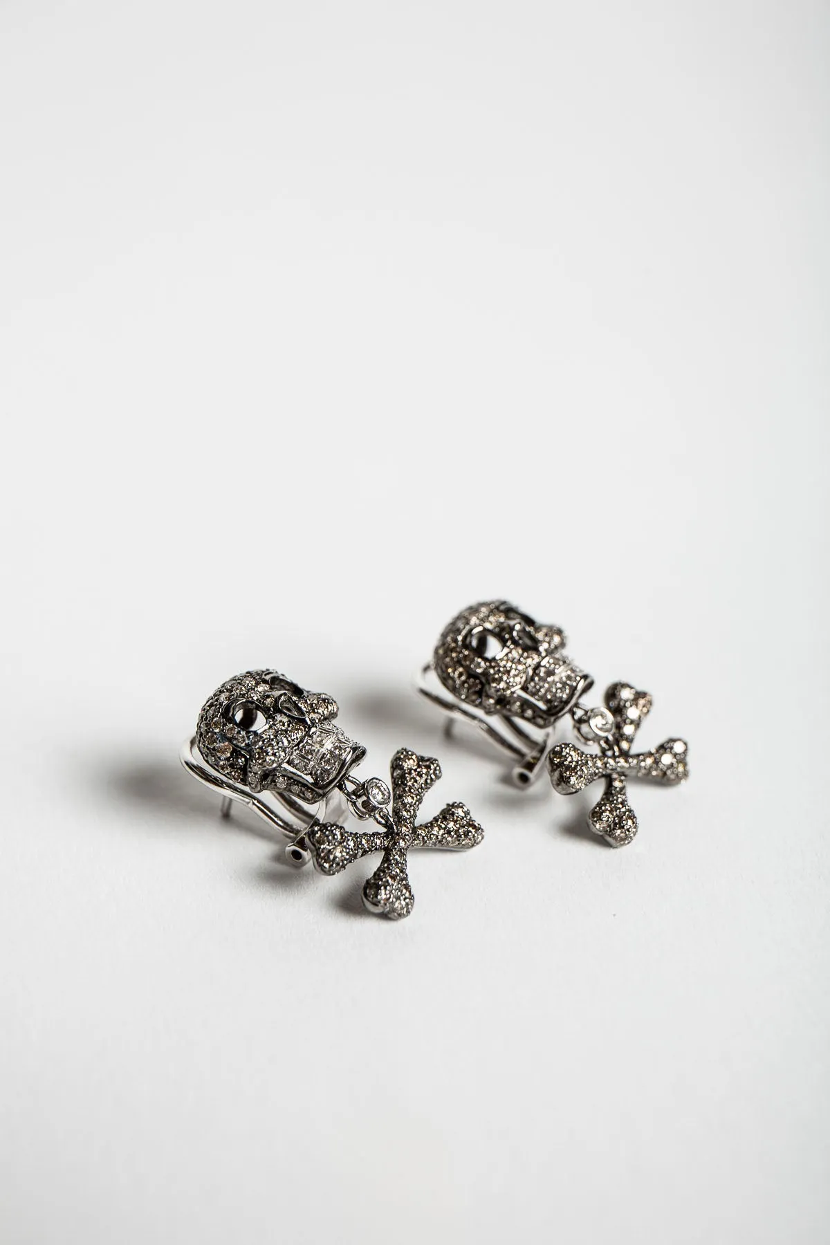 MAXFIELD PRIVATE COLLECTION | DIAMOND SKULLBONE EARRINGS