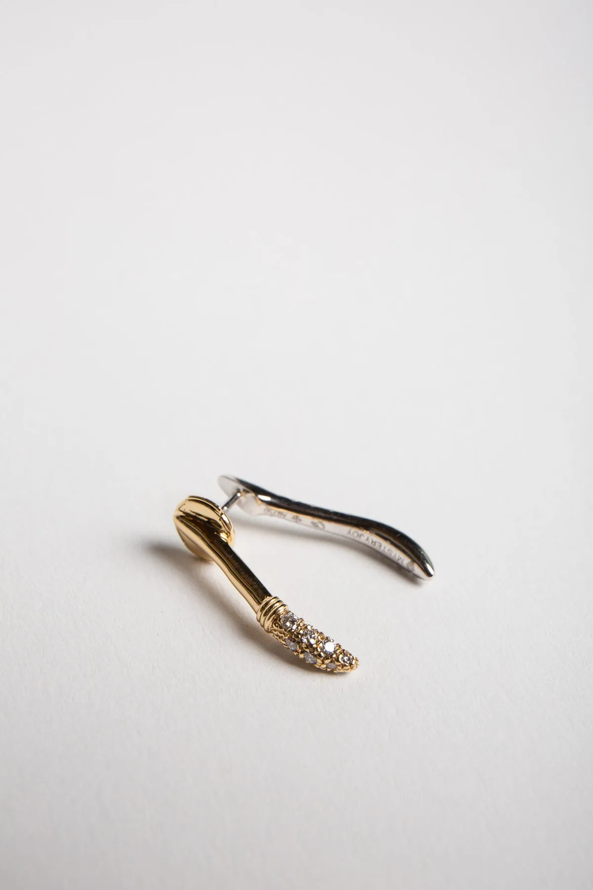 MYSTERYJOY | WISHBONE MONO EARRING