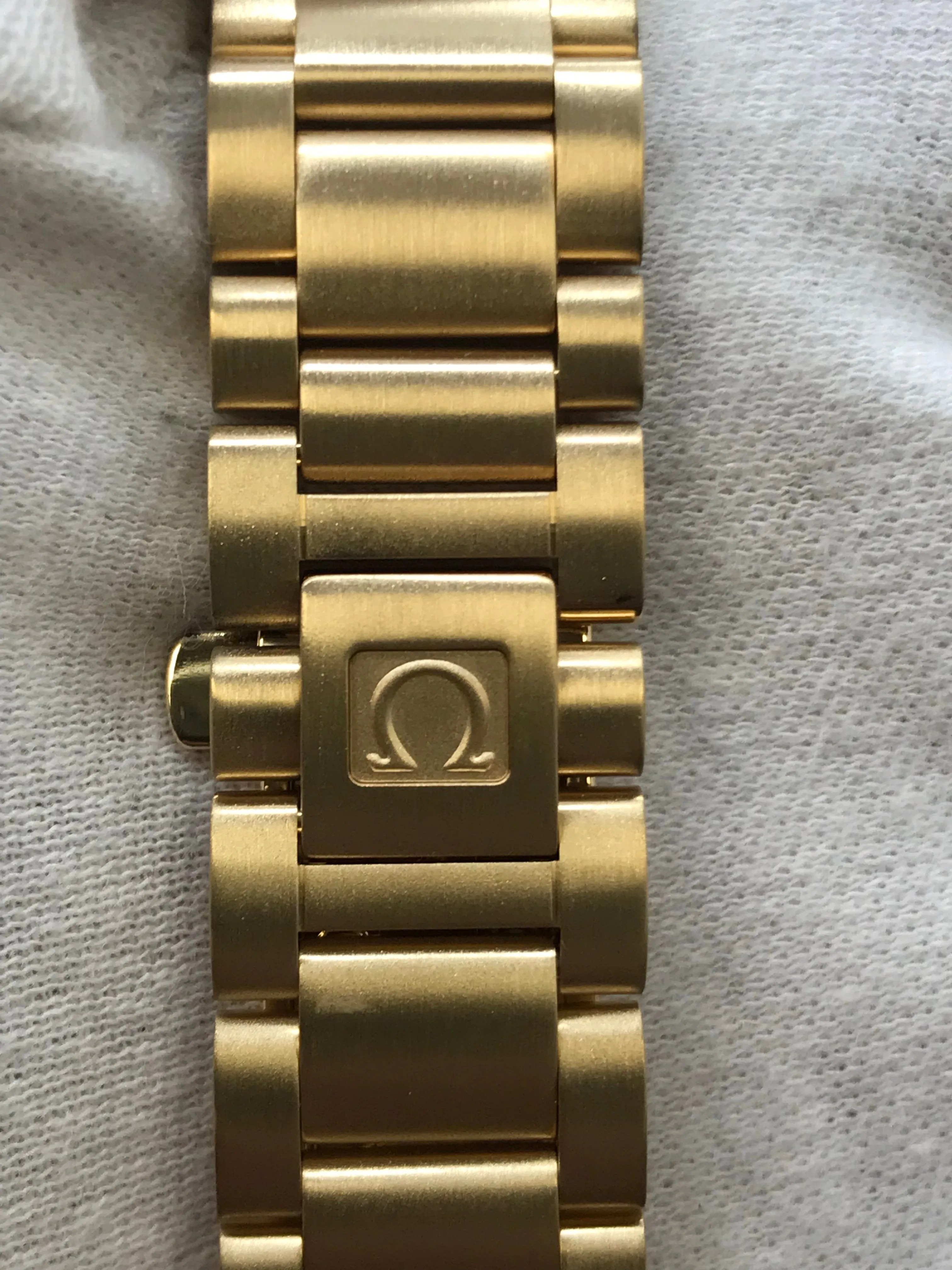 Omega Seamaster Aqua Terra 2104.75.00 White MOP Diamond Dial Automatic Watch