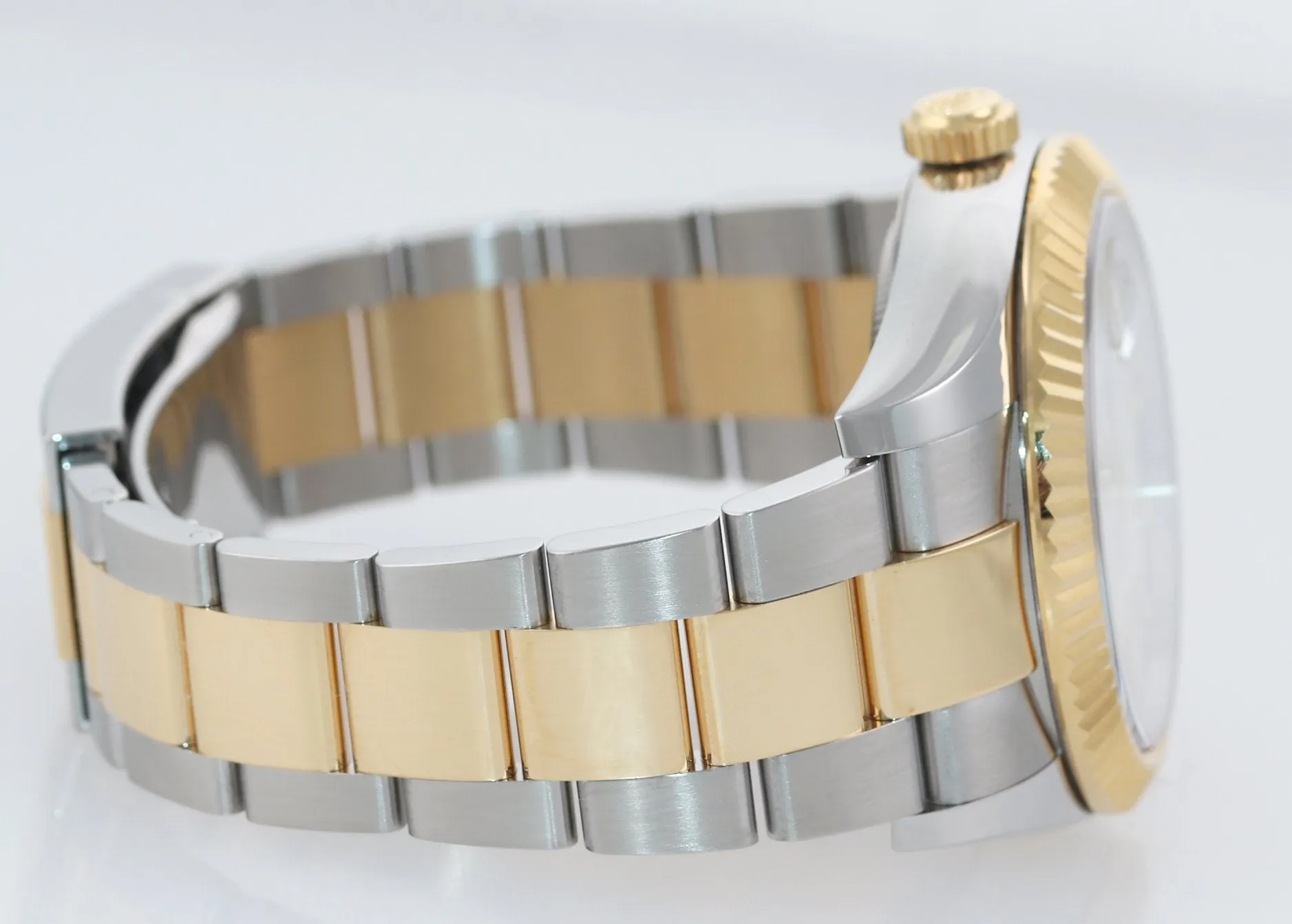 PAPERS Rolex Sky-Dweller 326933 White Two Tone Gold Steel White Watch Box