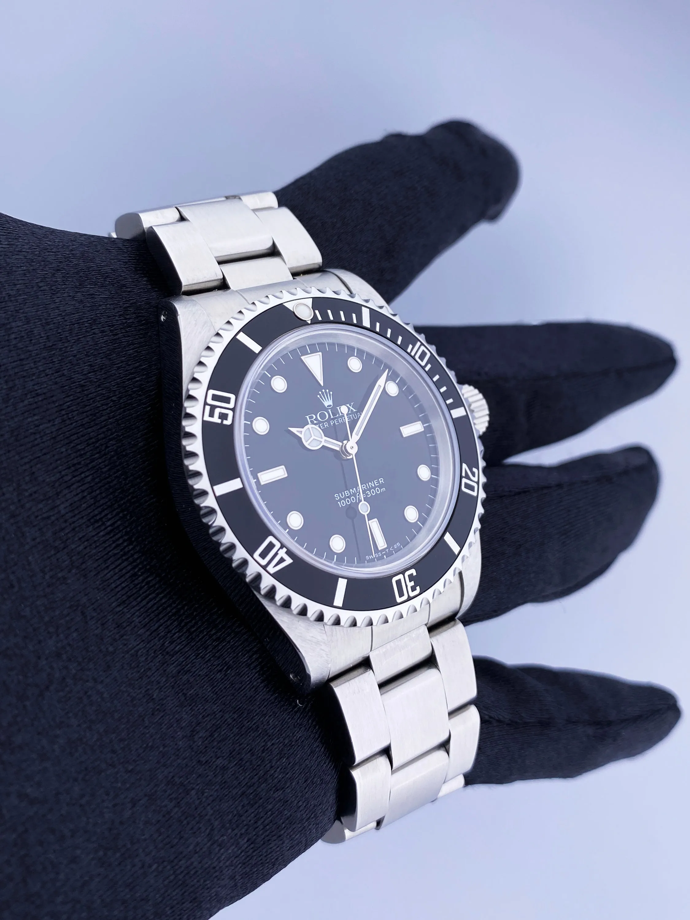 Rolex Oyster Perpetual Submariner 14060 No Date Mens Watch Box Papers