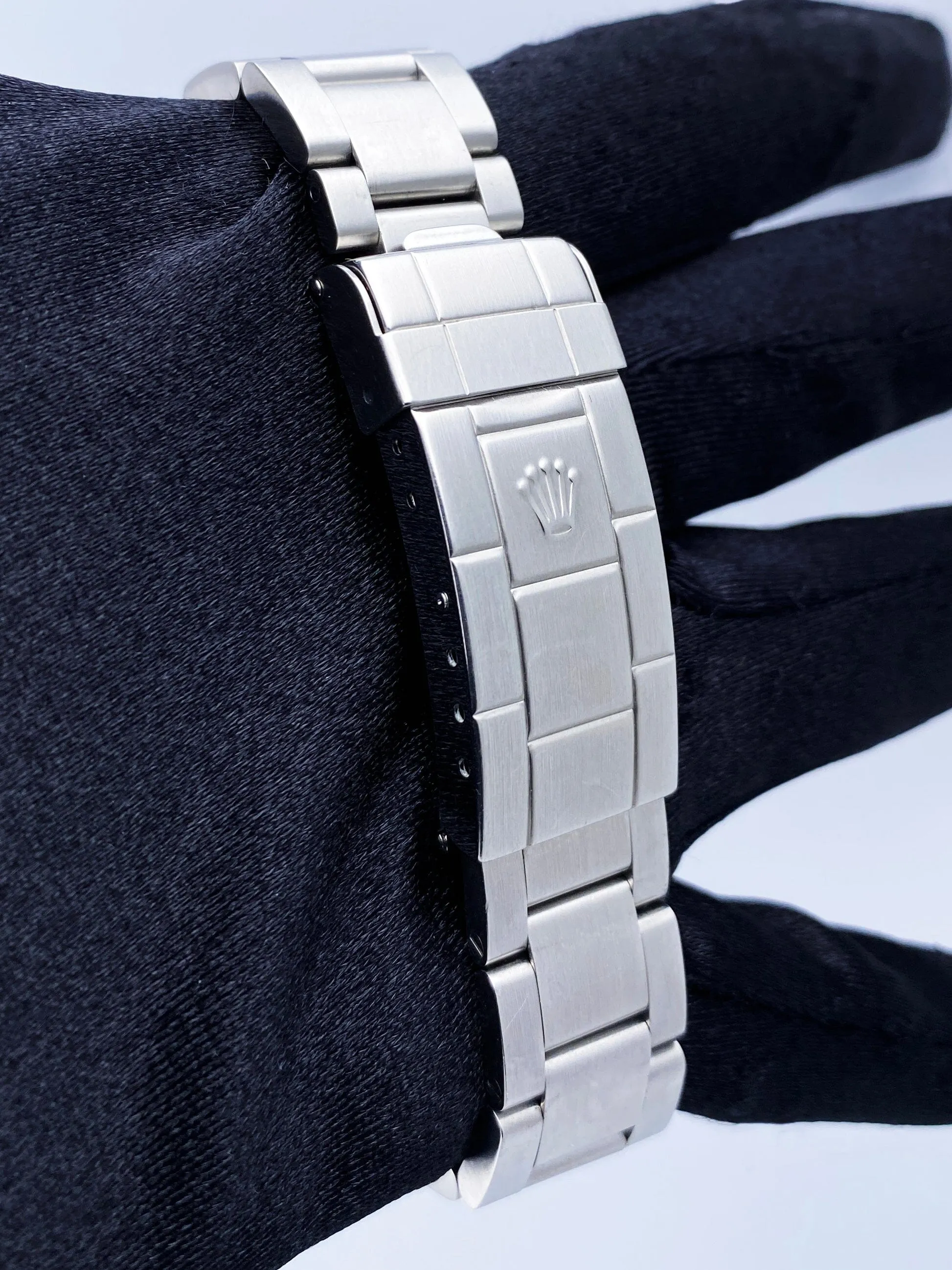 Rolex Submariner Date 16610 Mens Watch Box Papers