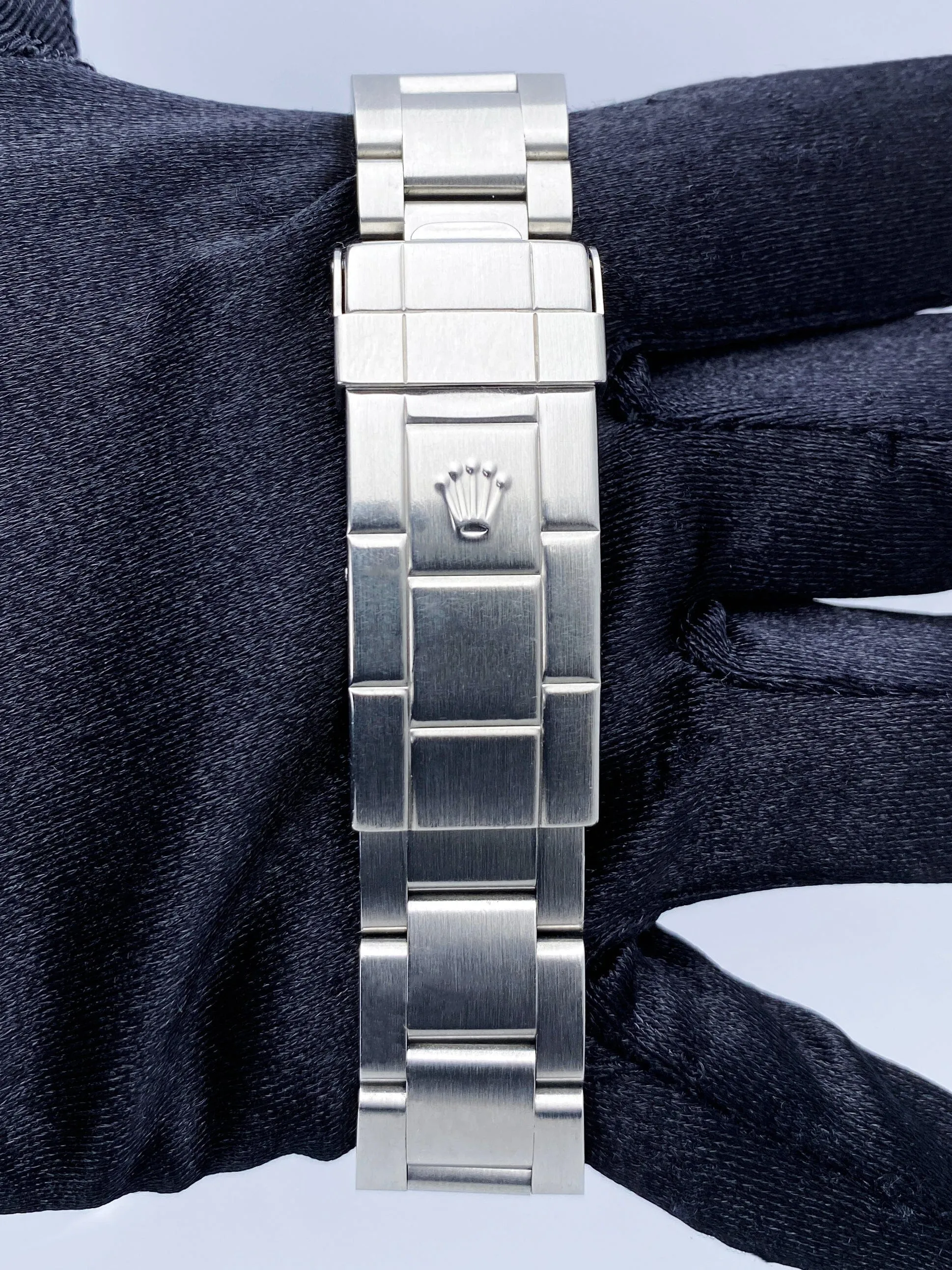 Rolex Submariner Date 16610 Mens Watch Box Papers