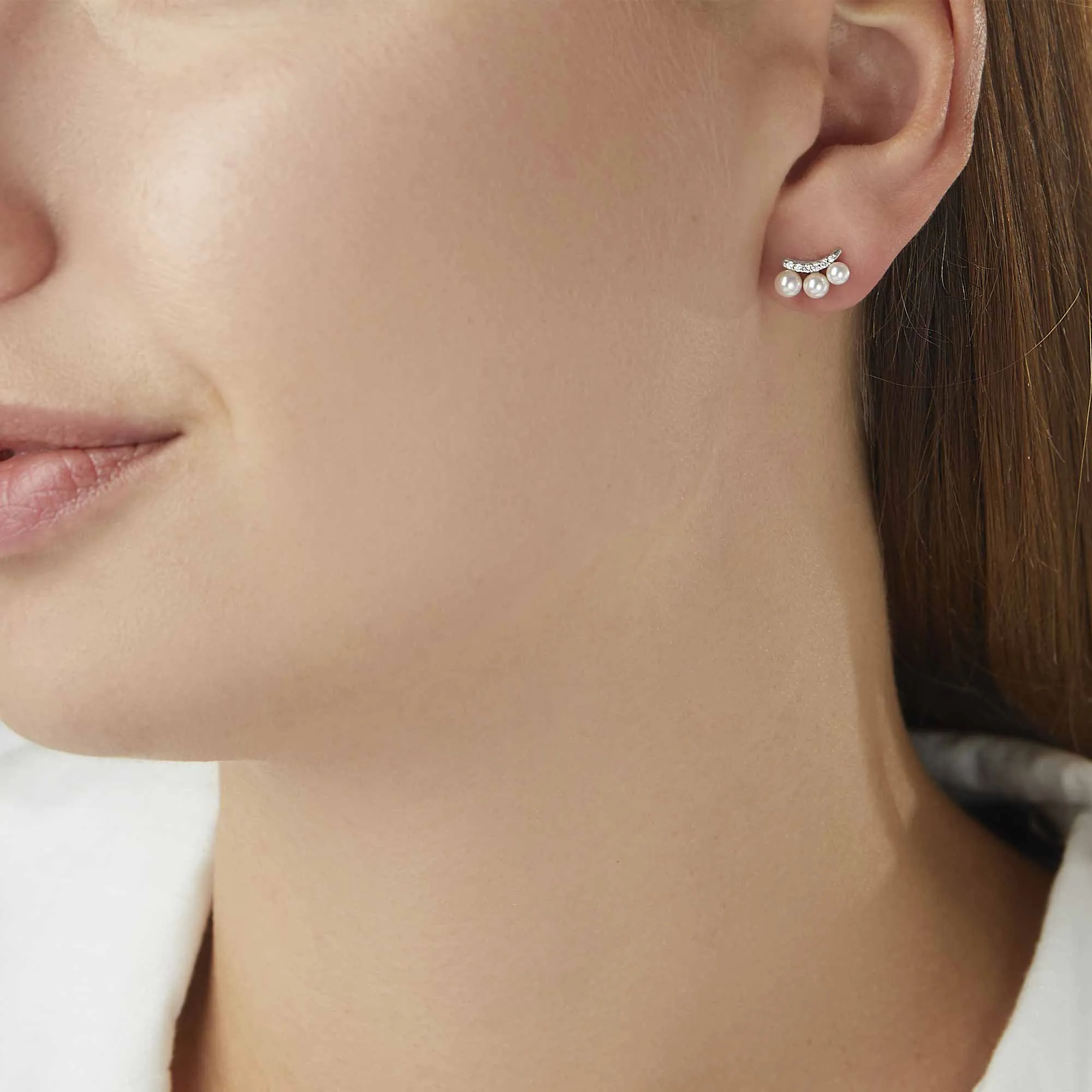 Sleek Akoya Pearl and Diamond Earrings in 18ct Gold