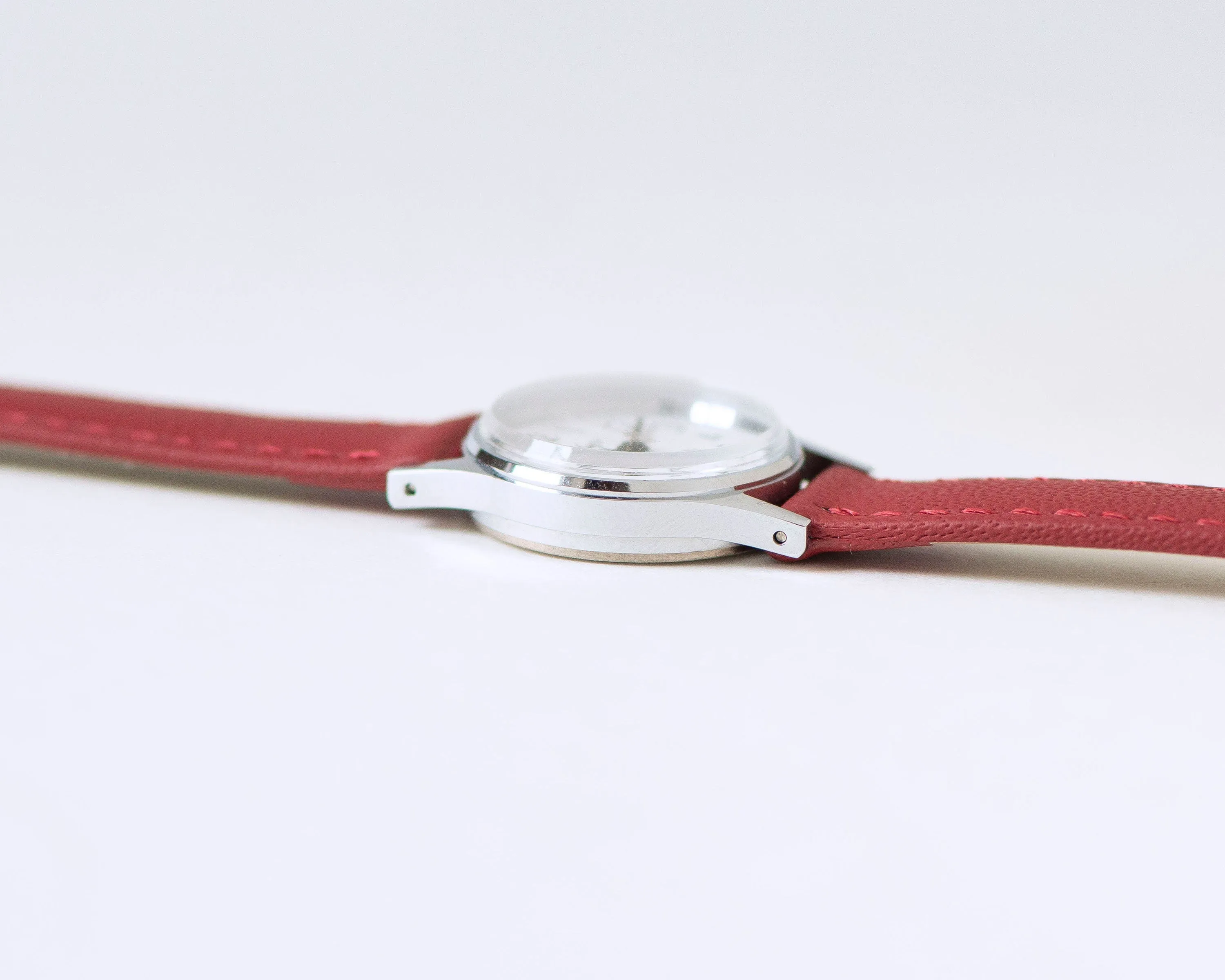 Unused women's quartz watch Ray classic, vintage women watch minimalist silver shade gift, teen girl wristwatch 90s new genuine leather band