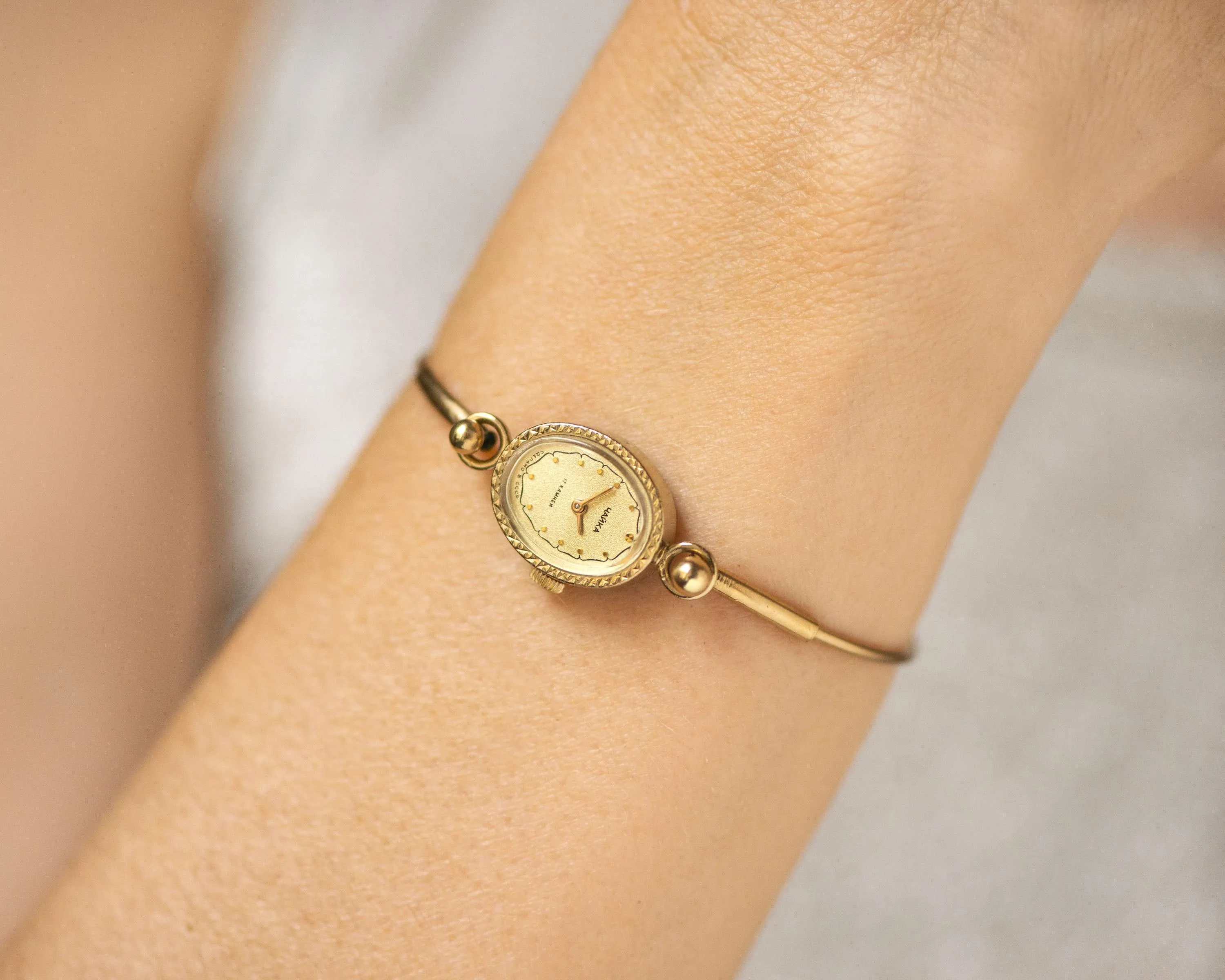 Women's cocktail watch vintage oval Seagull, gold shade lady watch delicate gift, classic lady watch chic jewelry minimalist tiny bracelet